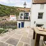 Old Joiners Shop * Staithes