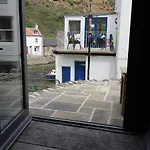 Old Joiners Shop * Staithes