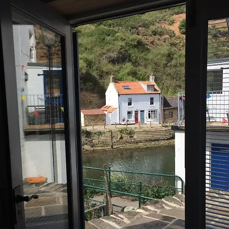 Old Joiners Shop * Staithes